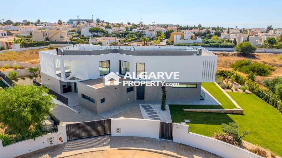 Moradia T4 para Venda em Albufeira e Olhos de Água Foto 45