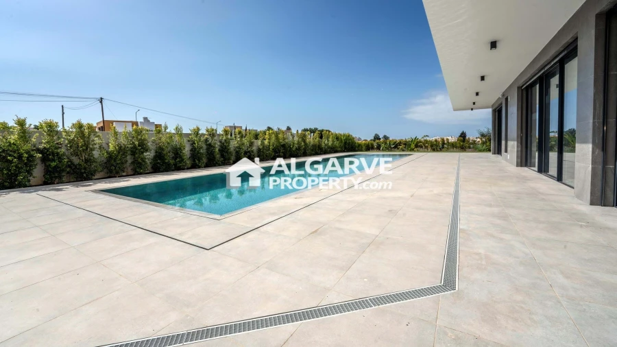 Moradia T4 para Venda em Albufeira e Olhos de Água Foto 5