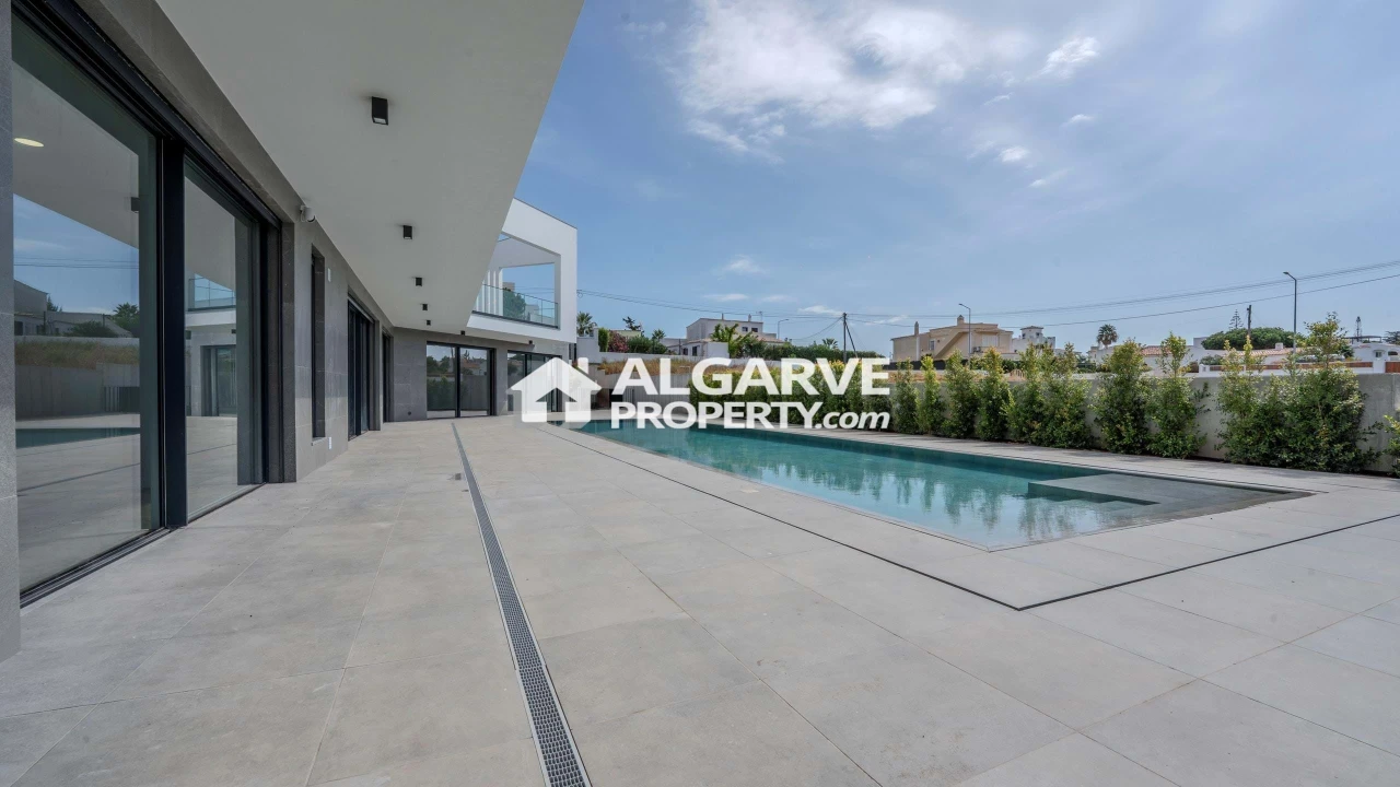 Moradia T4 para Venda em Albufeira e Olhos de Água Foto 12