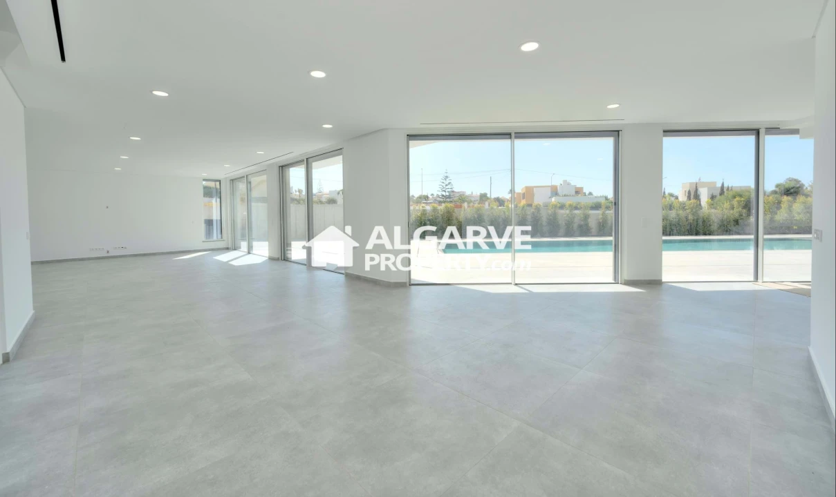 Moradia T4 para Venda em Albufeira e Olhos de Água Foto 6