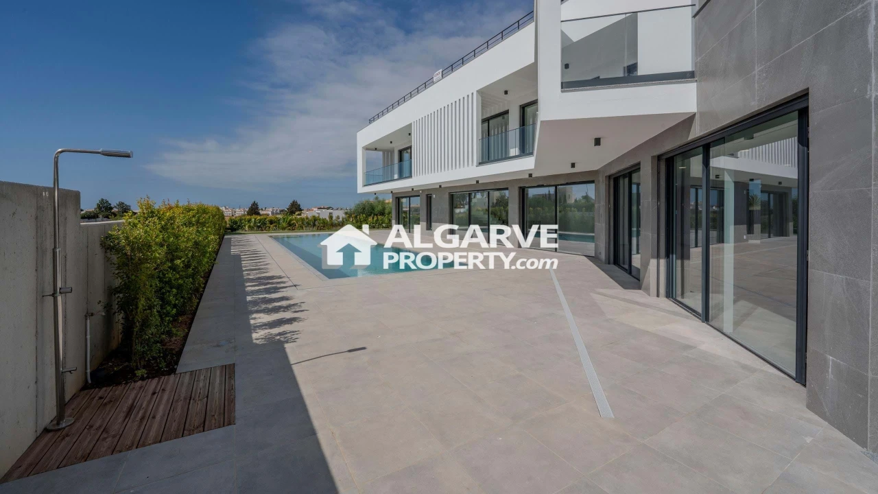 Moradia T4 para Venda em Albufeira e Olhos de Água Foto 7