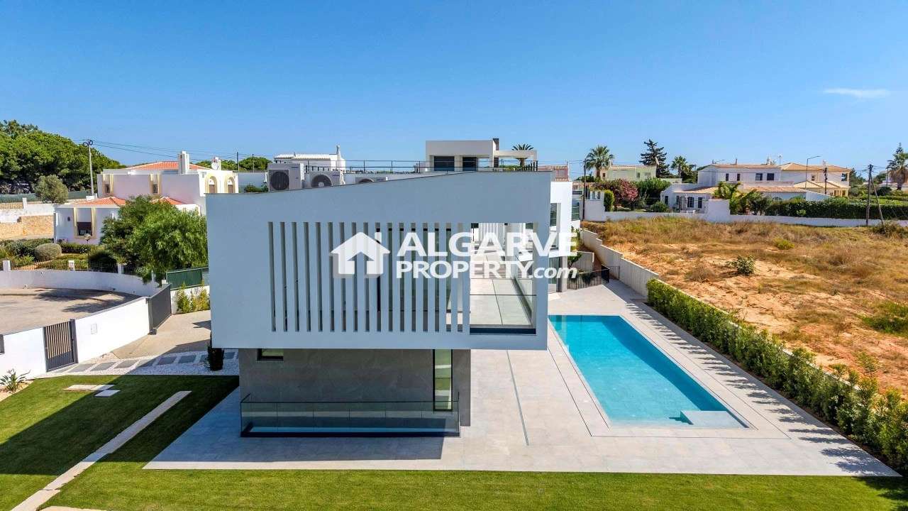 Moradia T4 para Venda em Albufeira e Olhos de Água Foto 54