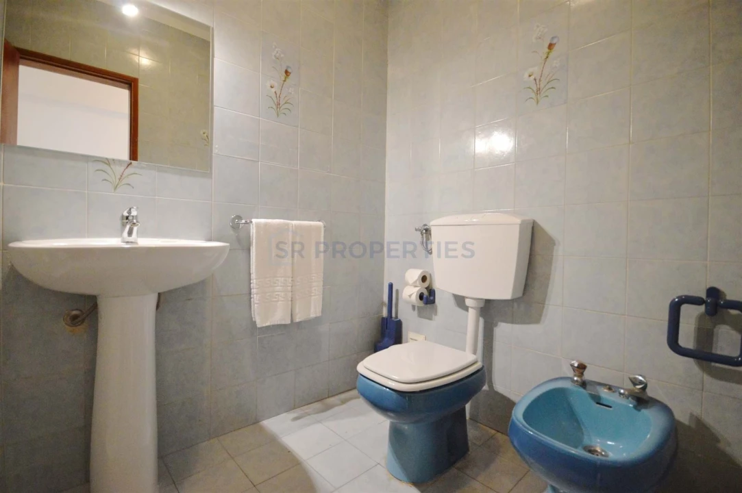 Apartamento T2 para Venda em Quarteira Foto 5