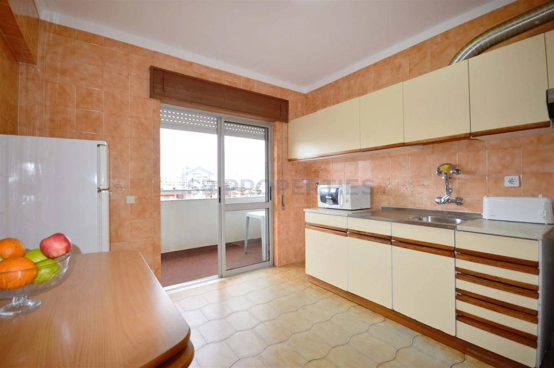 Apartamento T2 para Venda em Quarteira Foto 4