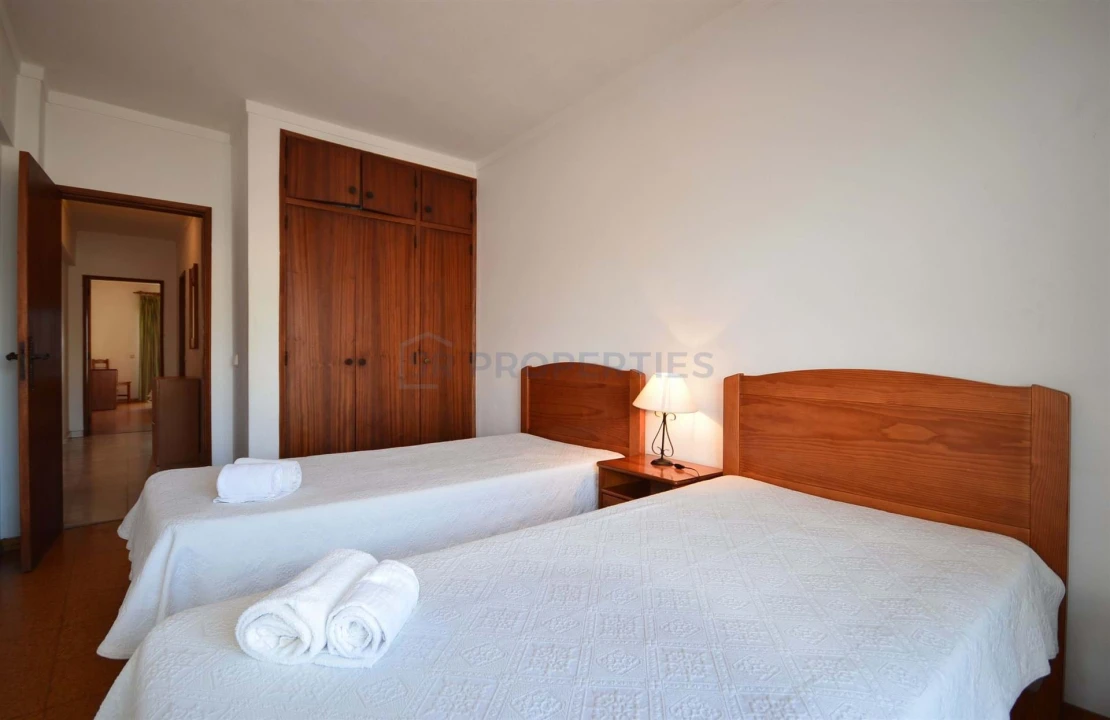 Apartamento T2 para Venda em Quarteira Foto 9