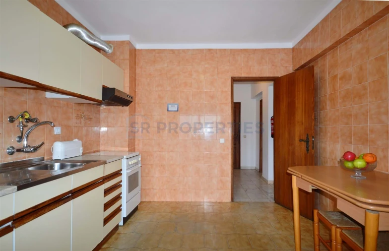 Apartamento T2 para Venda em Quarteira Foto 13