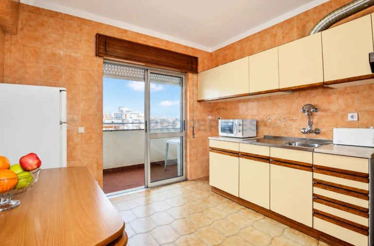 Apartamento T2 para Venda em Quarteira Foto 3