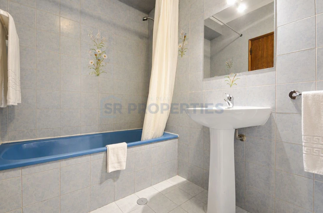 Apartamento T2 para Venda em Quarteira Foto 12