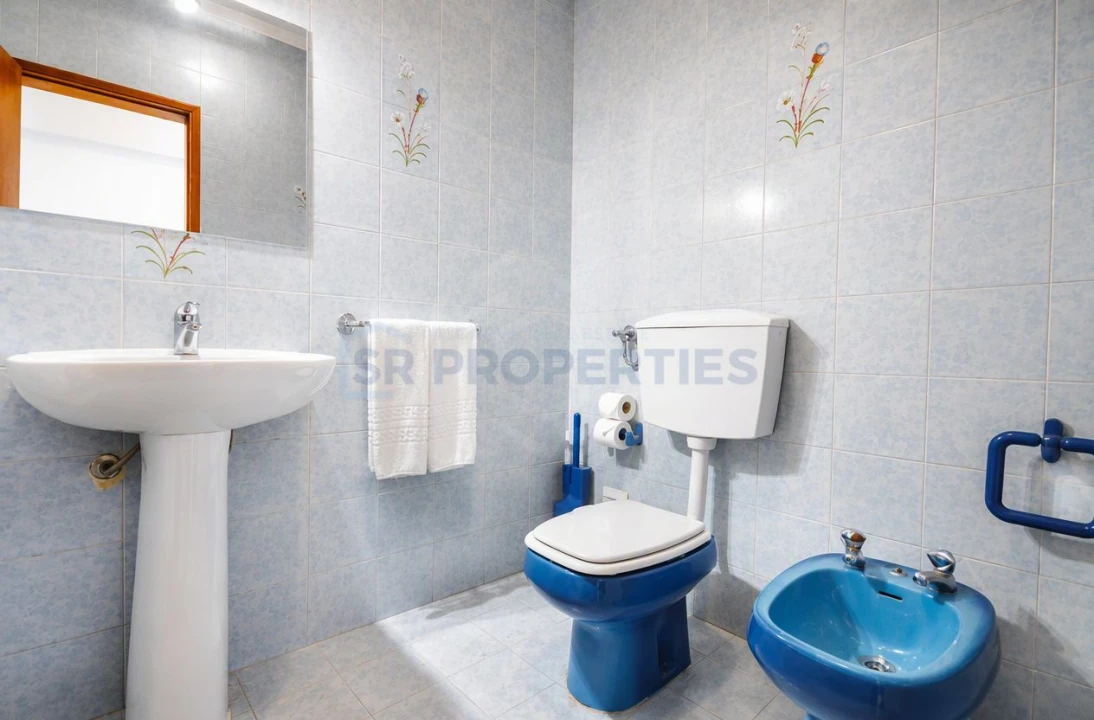 Apartamento T2 para Venda em Quarteira Foto 9