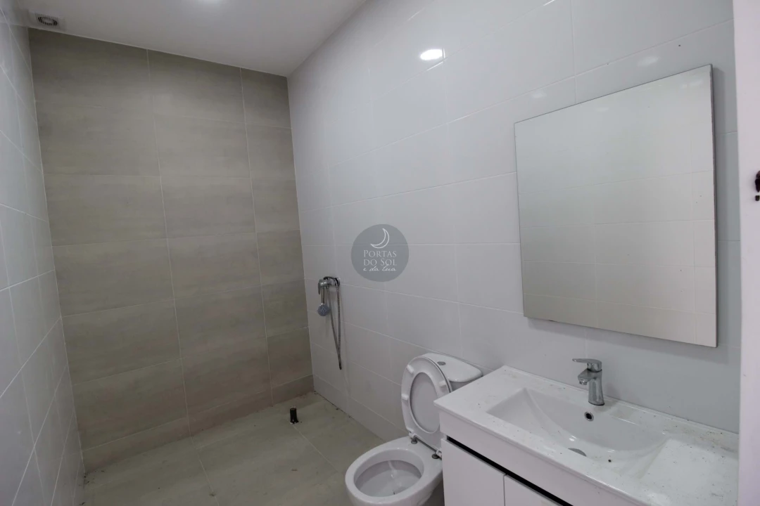 Moradia T6 para Venda em Vale da Pedra Foto 10