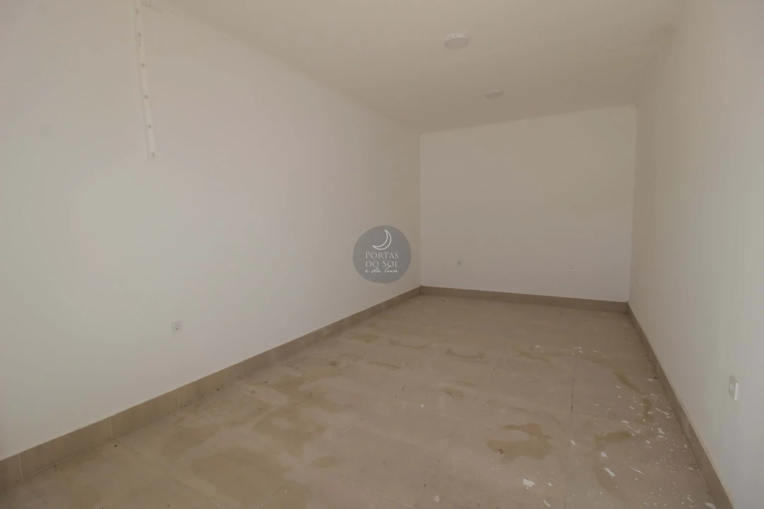 Moradia T6 para Venda em Vale da Pedra Foto 8