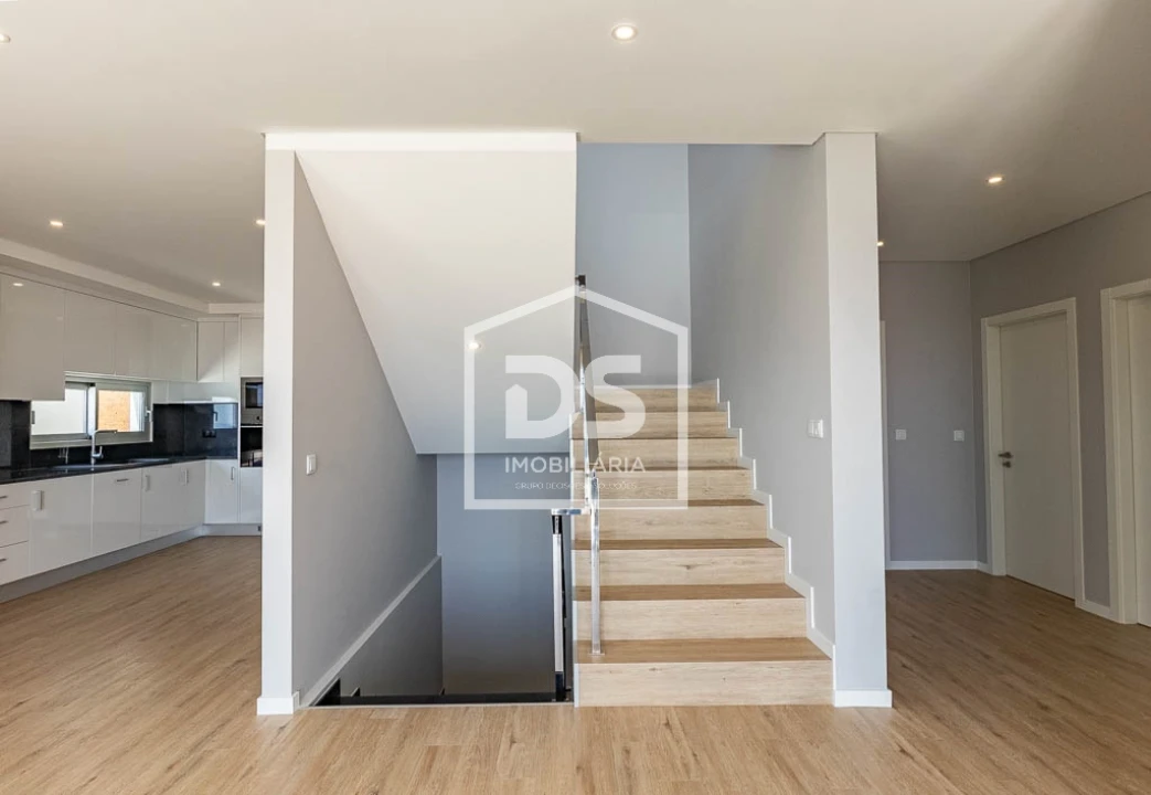 Moradia T4 para Venda em Paul do Mar Foto 7