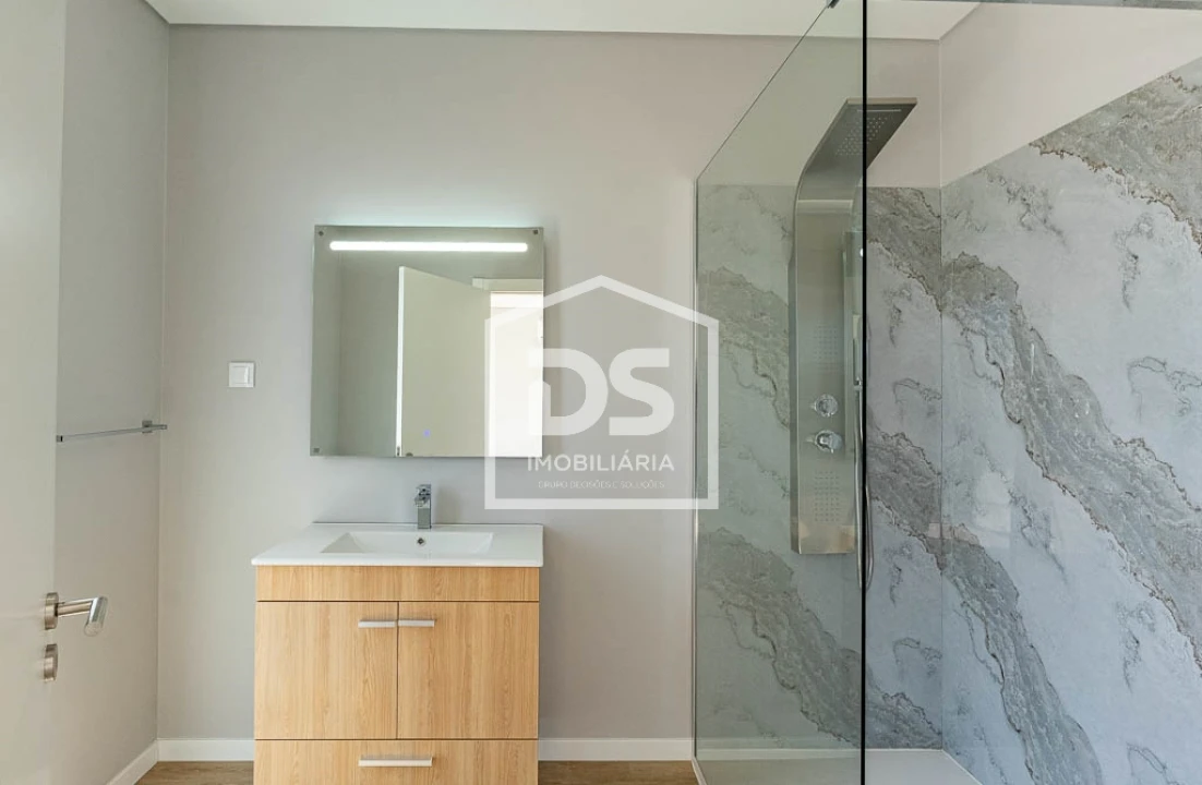 Moradia T4 para Venda em Paul do Mar Foto 12