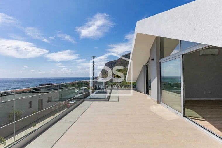 Moradia T4 para Venda em Paul do Mar Foto 1