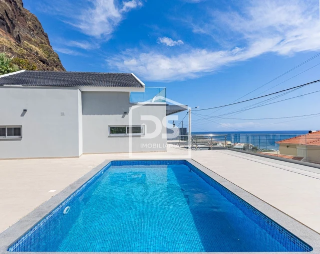 Moradia T4 para Venda em Paul do Mar Foto 37