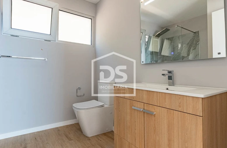 Moradia T4 para Venda em Paul do Mar Foto 26