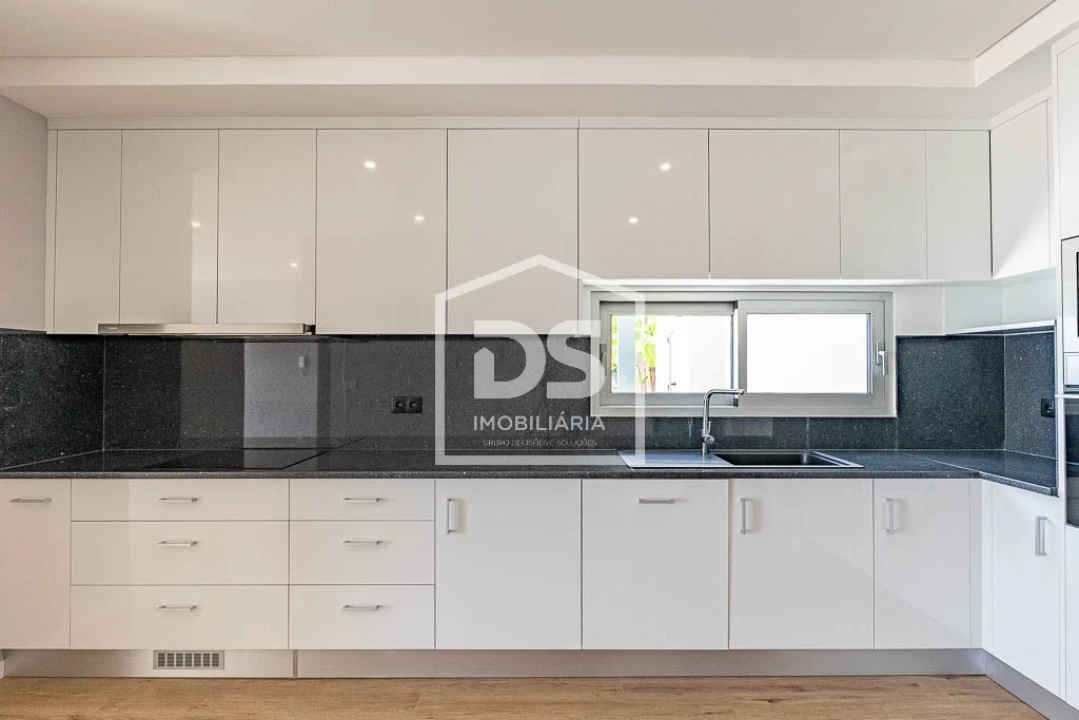 Moradia T4 para Venda em Paul do Mar Foto 4