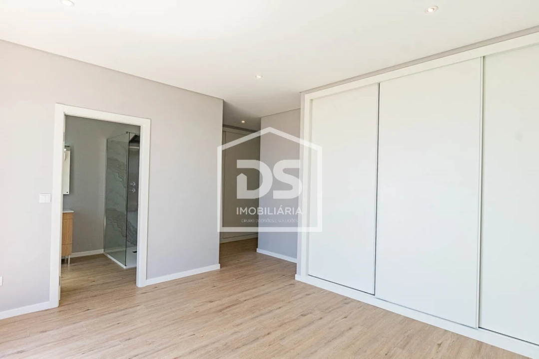 Moradia T4 para Venda em Paul do Mar Foto 11