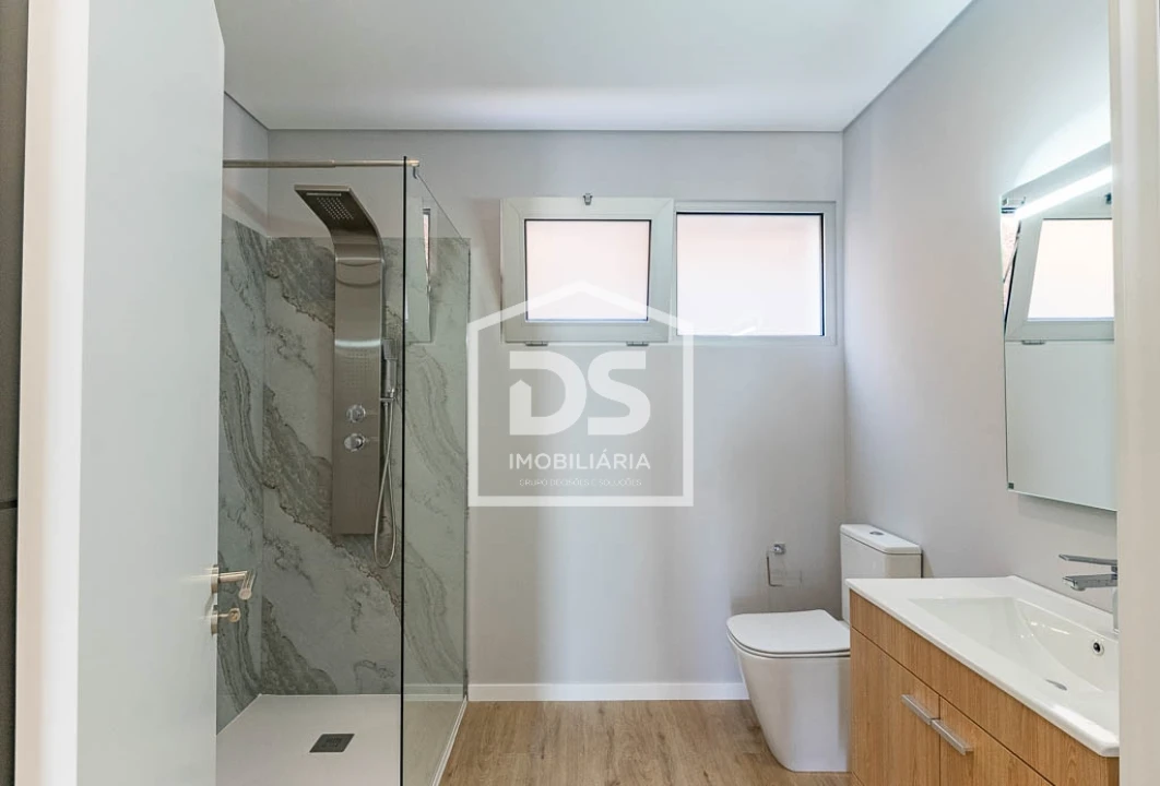 Moradia T4 para Venda em Paul do Mar Foto 16