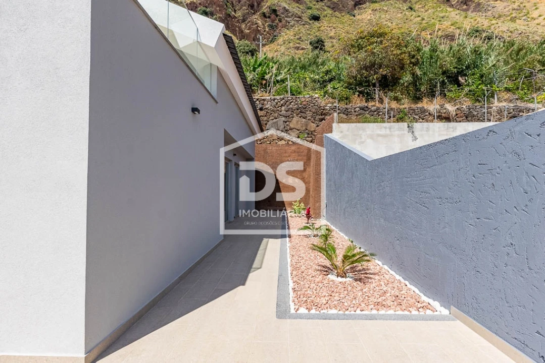 Moradia T4 para Venda em Paul do Mar Foto 30