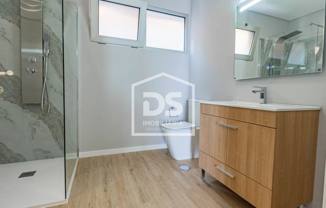 Moradia T4 para Venda em Paul do Mar Foto 17