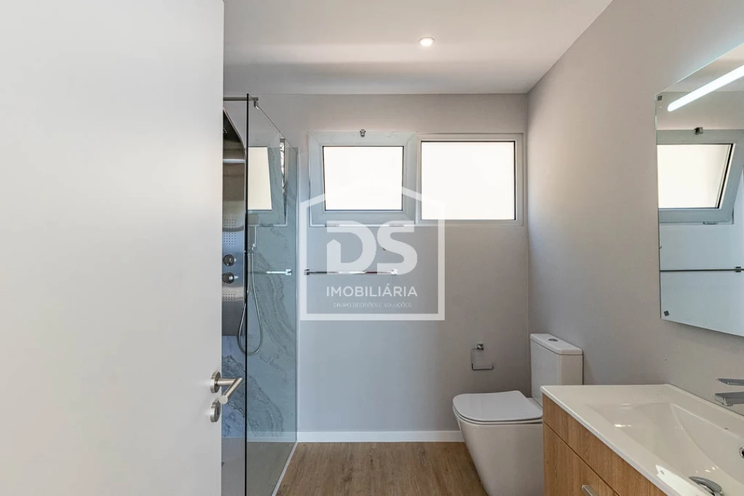 Moradia T4 para Venda em Paul do Mar Foto 25