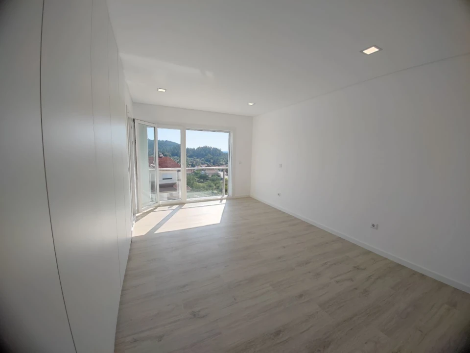 Moradia T4 para Venda em Antuzede e Vil de Matos Foto 19