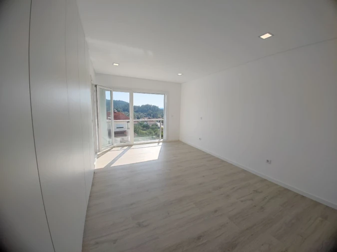 Moradia T4 para Venda em Antuzede e Vil de Matos Foto 19