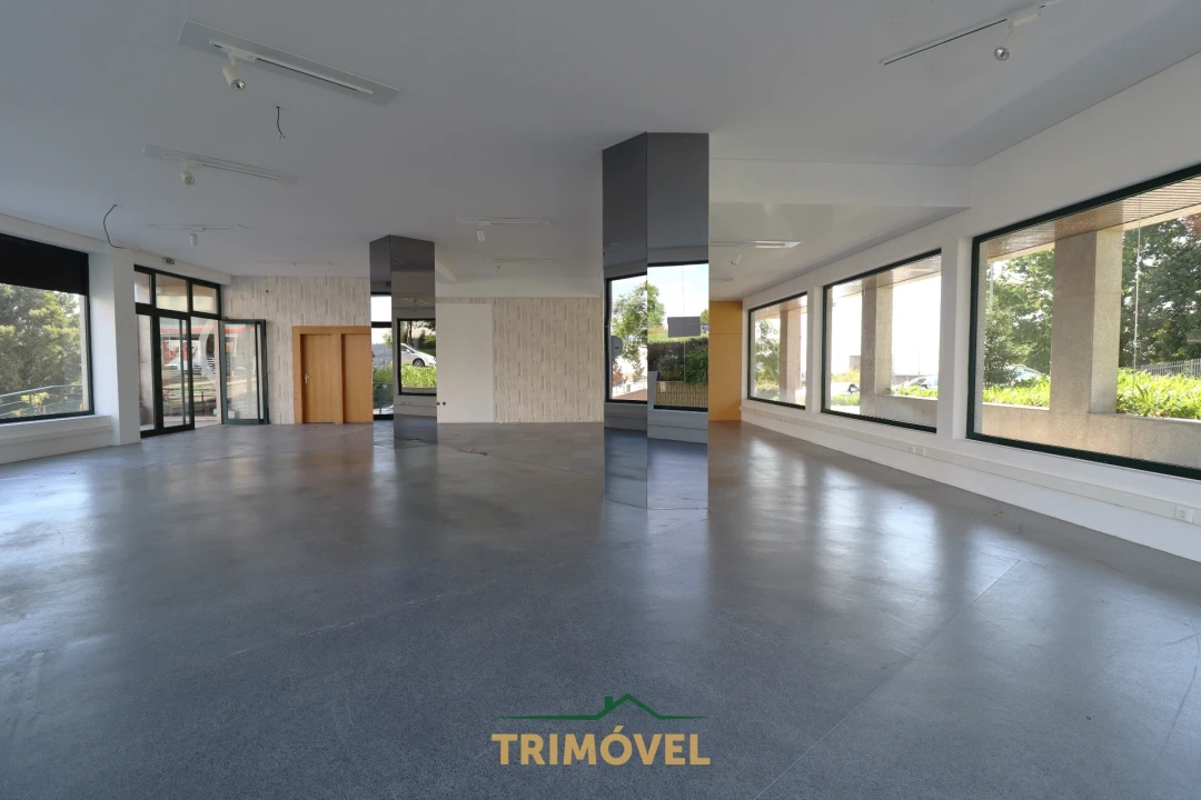 Loja para Arrendamento em O. Azeméis, Riba-Ul, Ul, Macinhata Seixa, Madail Foto 6