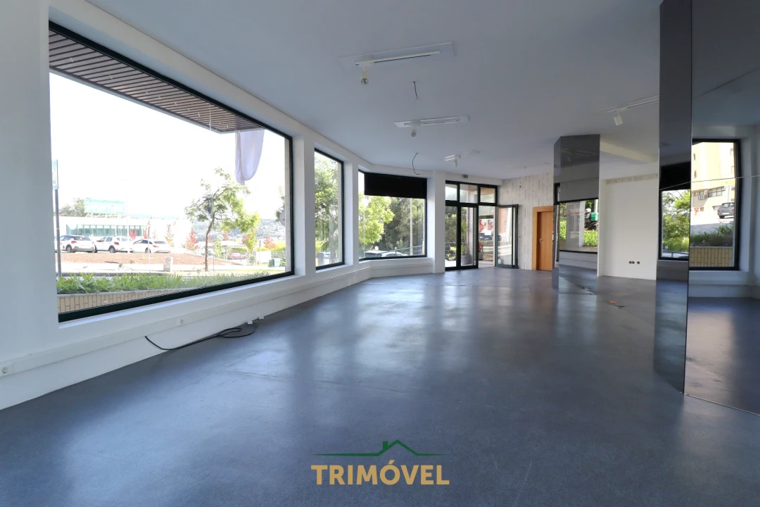 Loja para Arrendamento em O. Azeméis, Riba-Ul, Ul, Macinhata Seixa, Madail Foto 7