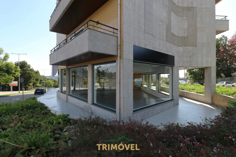 Loja para Arrendamento em O. Azeméis, Riba-Ul, Ul, Macinhata Seixa, Madail Foto 3