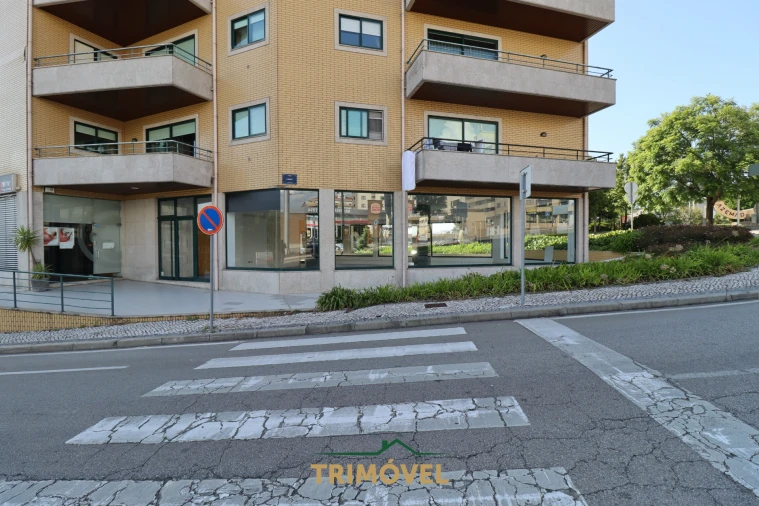 Loja para Arrendamento em O. Azeméis, Riba-Ul, Ul, Macinhata Seixa, Madail