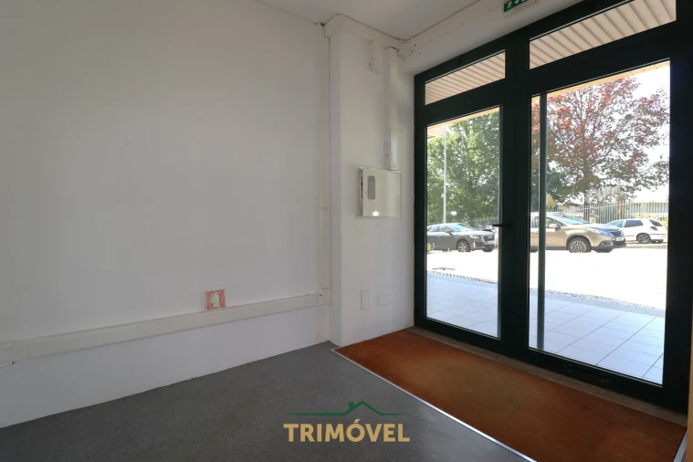 Loja para Arrendamento em O. Azeméis, Riba-Ul, Ul, Macinhata Seixa, Madail Foto 4