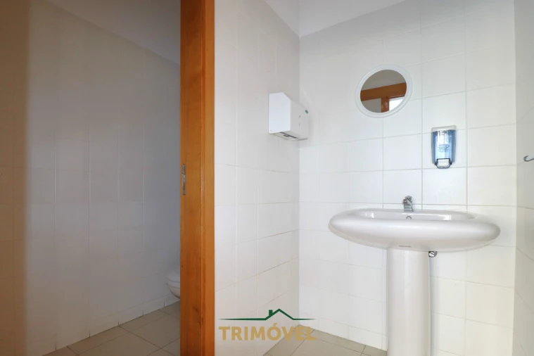 Loja para Arrendamento em O. Azeméis, Riba-Ul, Ul, Macinhata Seixa, Madail Foto 11