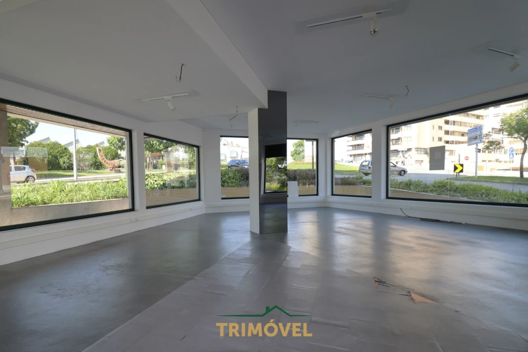 Loja para Arrendamento em O. Azeméis, Riba-Ul, Ul, Macinhata Seixa, Madail Foto 9