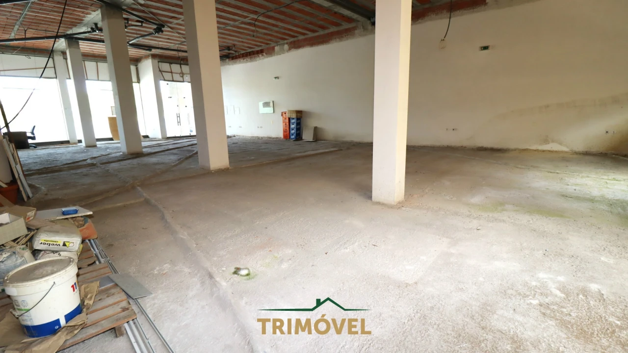 Loja para Arrendamento em São João da Madeira Foto 5