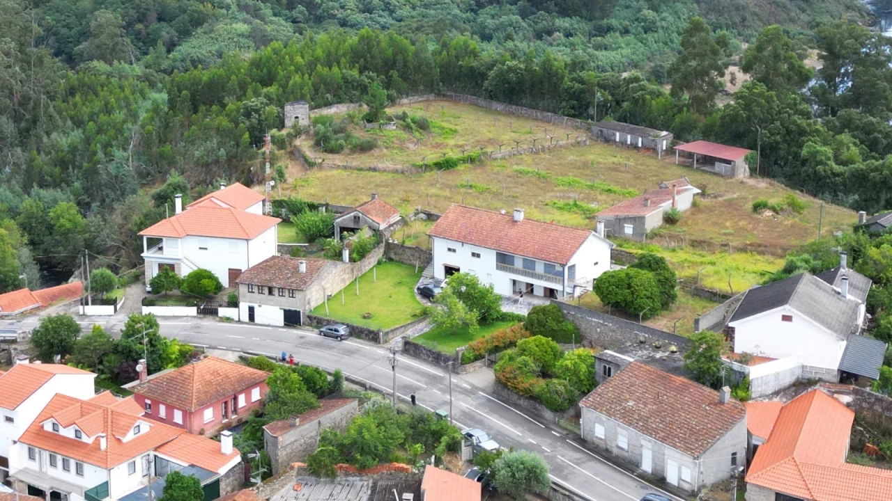 Moradia T5 para Venda em Ceivães e Badim Foto 1