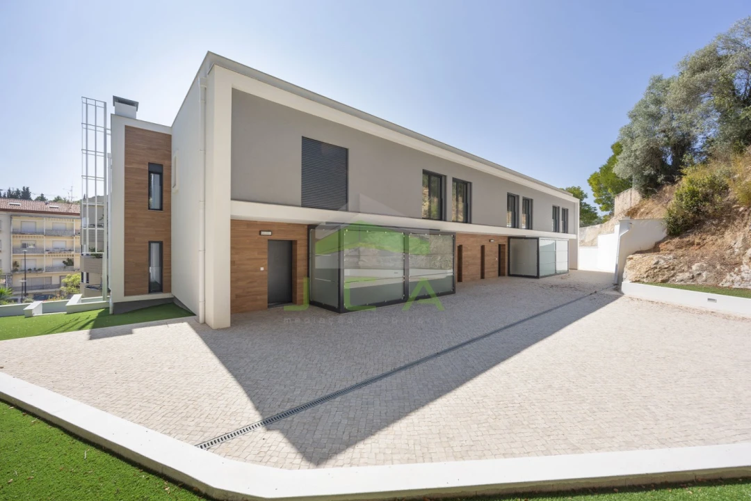 Moradia T4 para Venda em Leiria, Pousos, Barreira e Cortes Foto 7