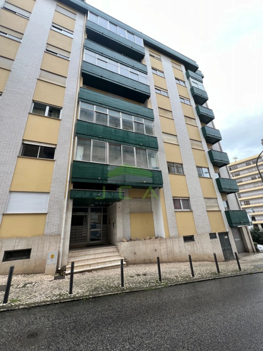 Garagem para Venda em Leiria, Pousos, Barreira e Cortes Foto 1