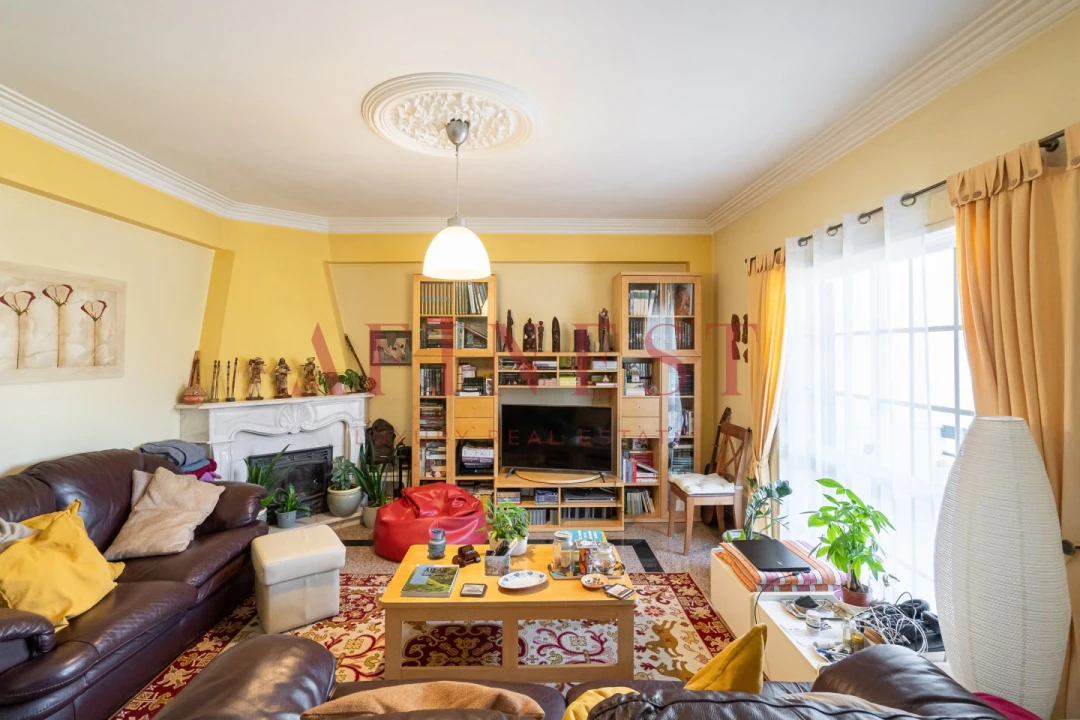 Moradia T5 para Venda em Algueirão-Mem Martins Foto 5