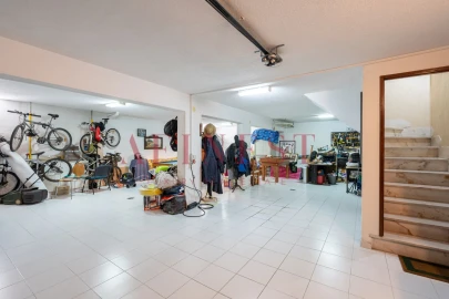 Moradia T5 para Venda em Algueirão-Mem Martins