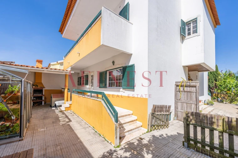 Moradia T5 para Venda em Algueirão-Mem Martins Foto 1