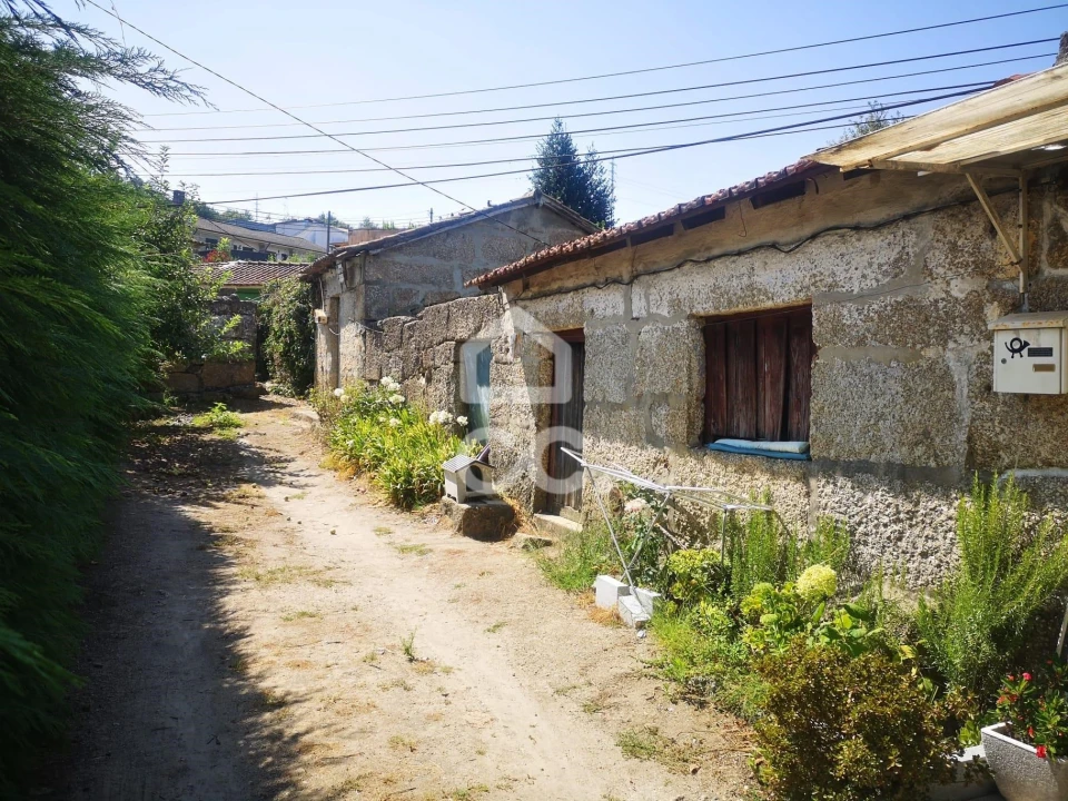 Moradia para Venda em Selho (São Jorge) Foto 1