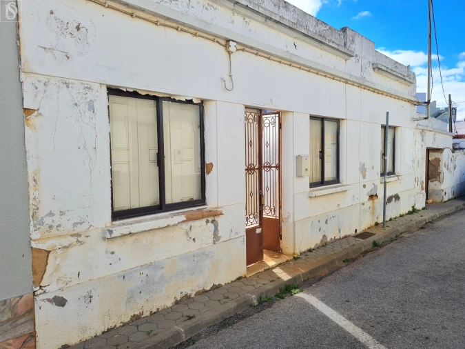 Moradia T3 para Venda em Estômbar e Parchal