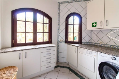 Moradia T4 para Venda em Albufeira e Olhos de Água