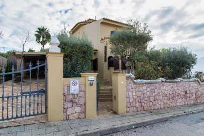 Moradia T4 para Venda em Albufeira e Olhos de Água