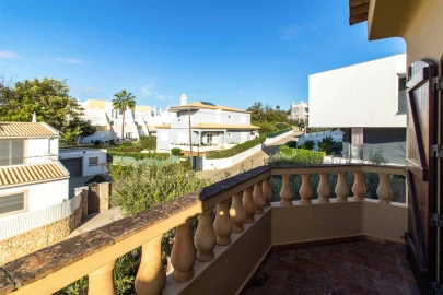 Moradia T4 para Venda em Albufeira e Olhos de Água