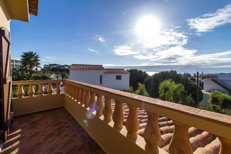 Moradia T4 para Venda em Albufeira e Olhos de Água Foto 2