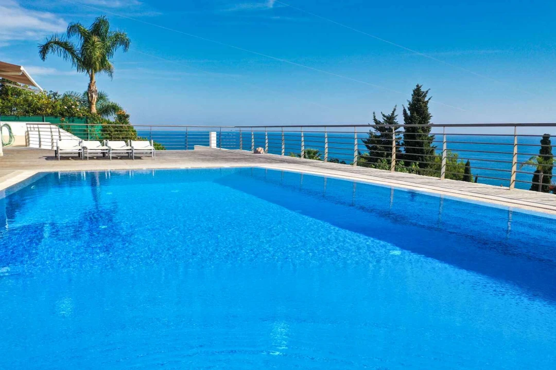 Moradia T4 para Venda em Albufeira e Olhos de Água Foto 5