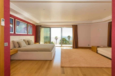 Moradia T4 para Venda em Albufeira e Olhos de Água